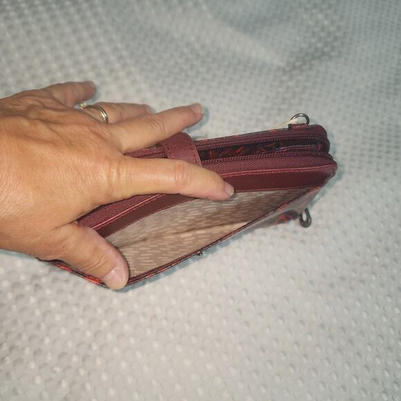 SAKROOTS NWT CABRRNET SPIRIT WRISTLET WALLET - Picture 8 of 9